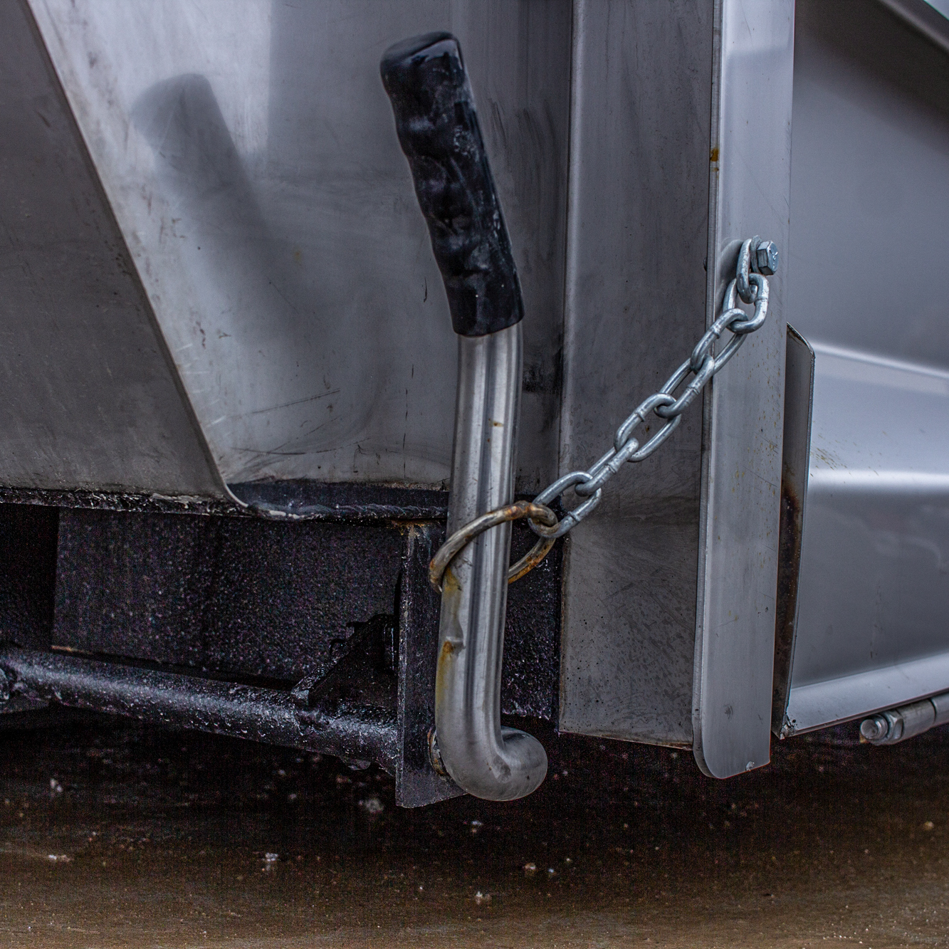 switch-n-go-stainless-steel-dump-body-front-release